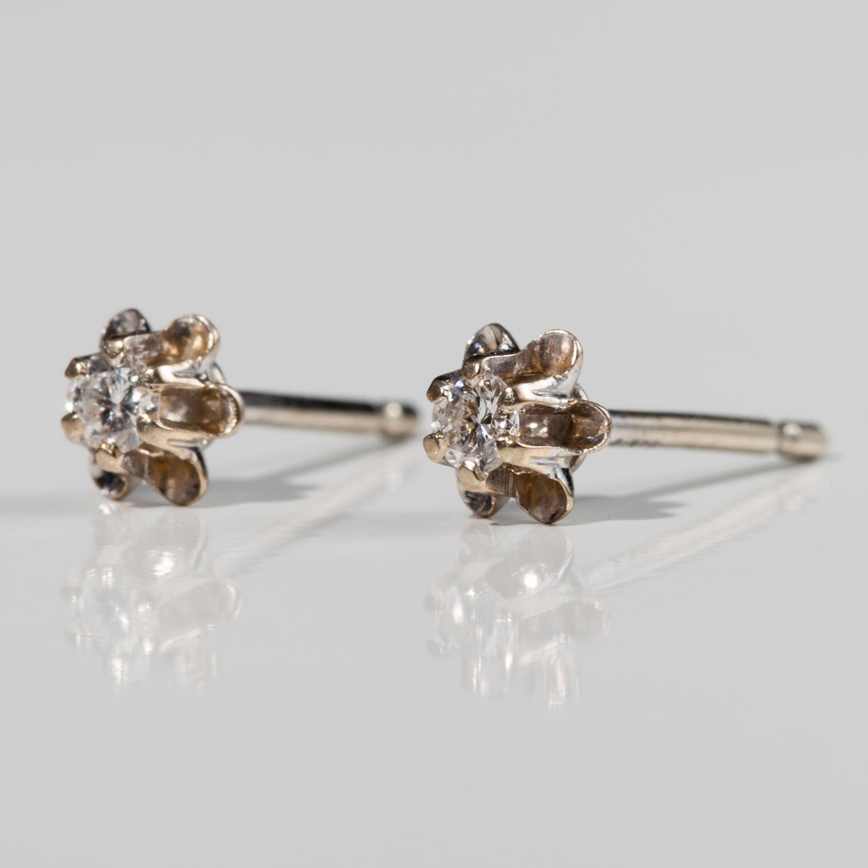 ÖRHÄNGEN, 14K vitguld, briljantslipade diamanter, tot. 0,10 ct. 1900-talets slut.