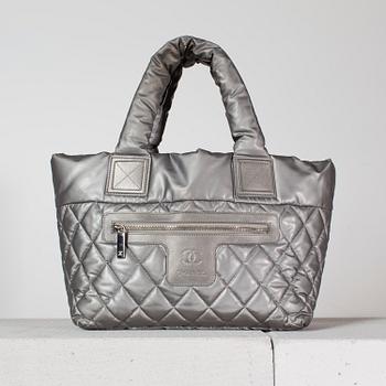 VÄSKA "Cocoon bag" från Chanel.