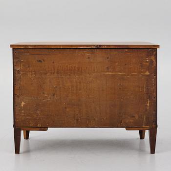 Byrå, sengustaviansk, sent 1700-tal.