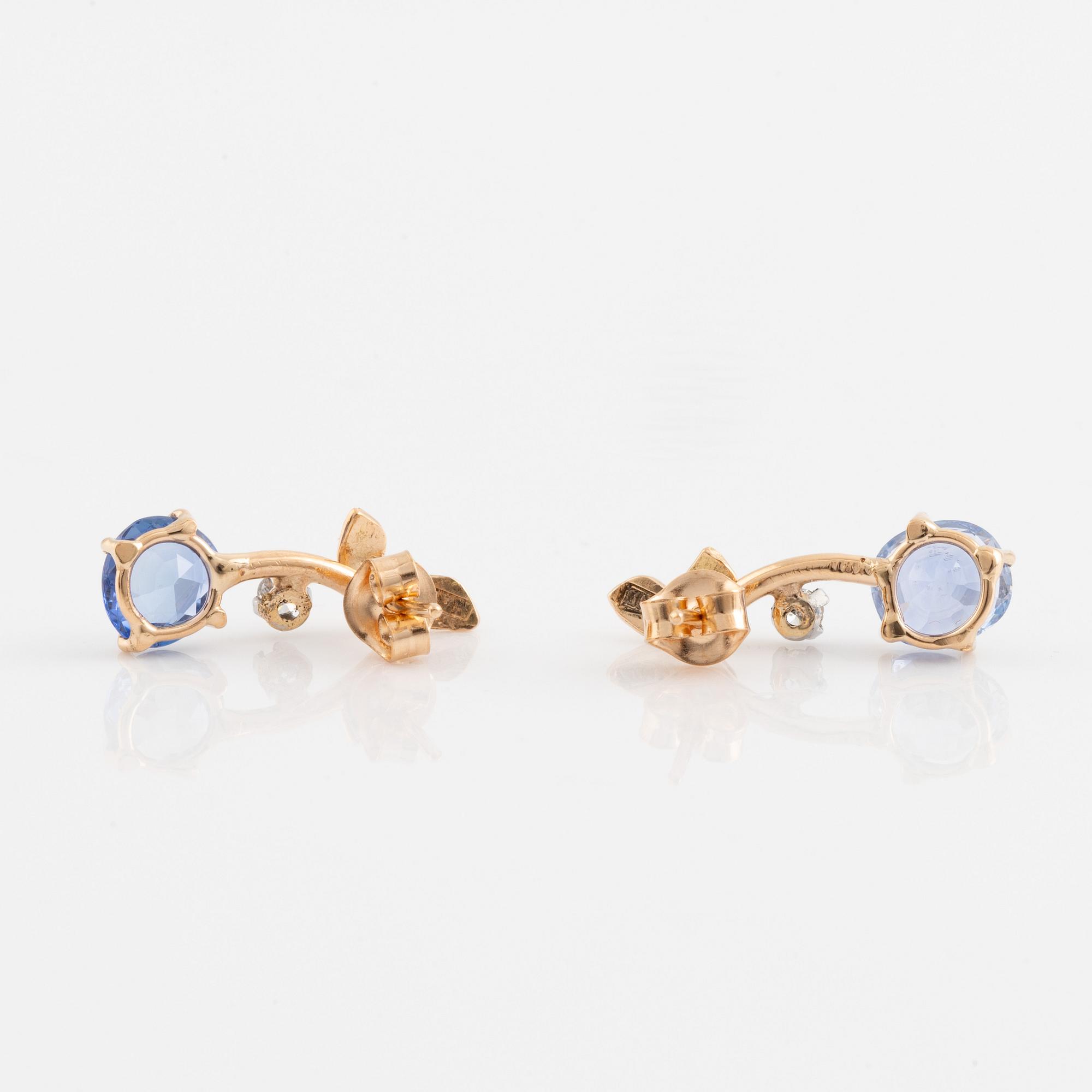 Örhängen med safirer och briljantslipade diamanter.