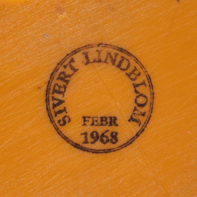 Sivert Lindblom, skulptur, 2 delar, plast, stämpelsignerade 1968.