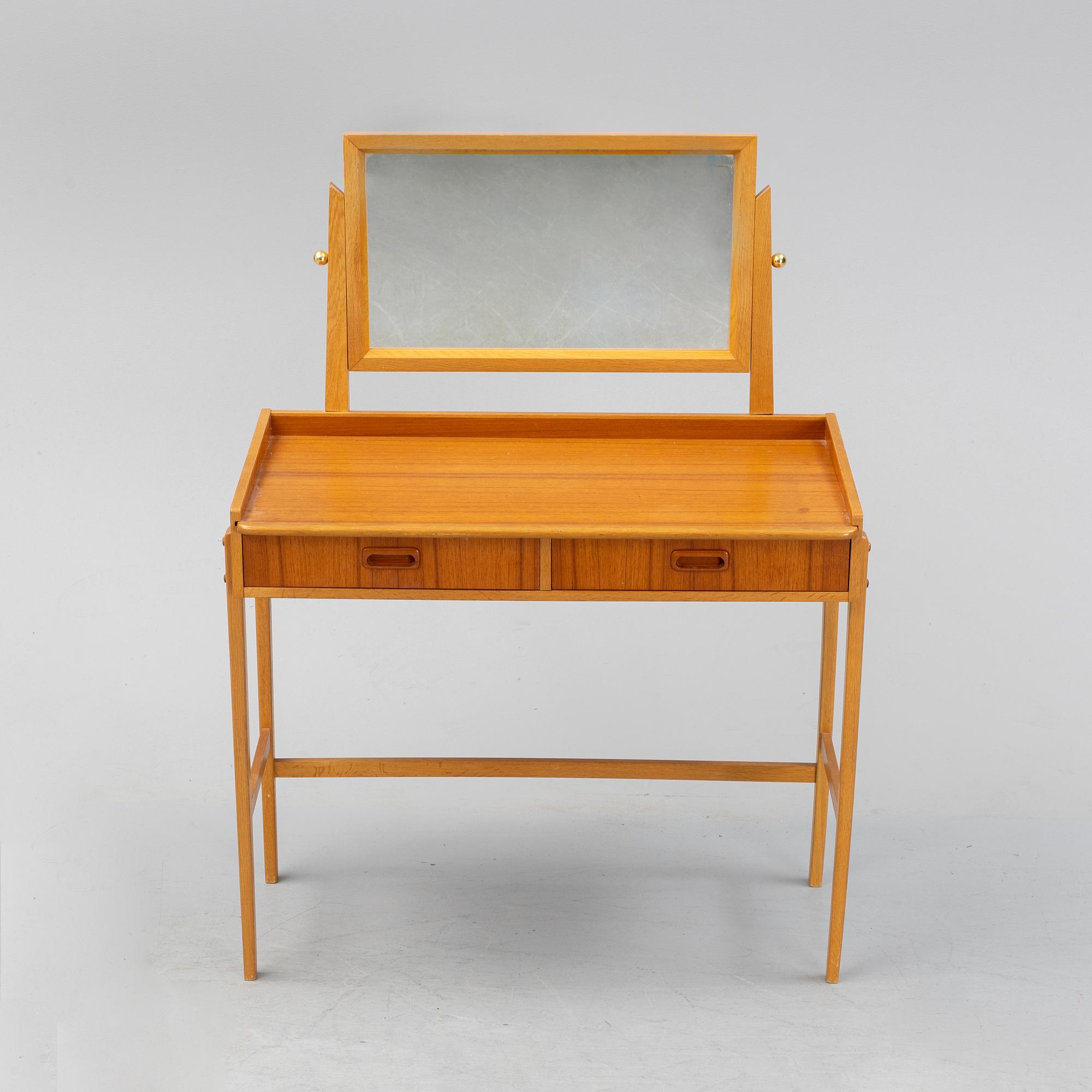 A teak make-up table from the second half of the 20th-century.