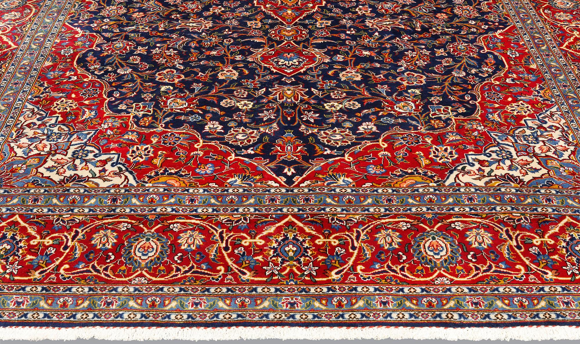Matta, Keshan, signerad, ca 392 x 272 cm.