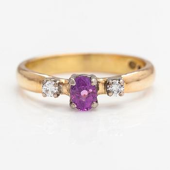 An 18K gold ring with a ruby and diamonds ca. 0.12 ct in total. Lagercrantz Jewellery, Tammisaari 2015.