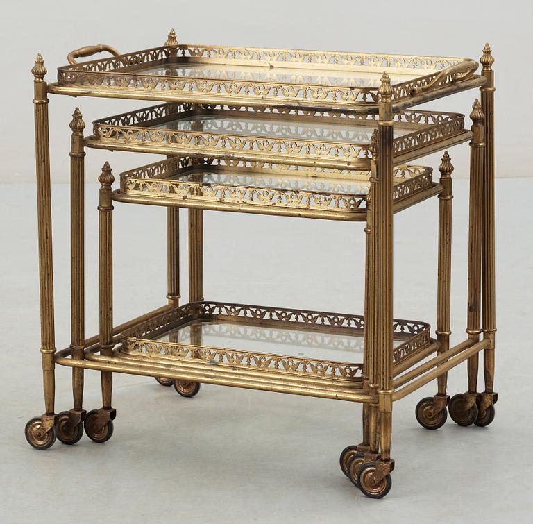 SERVERINGSVAGNAR, 3 st, Louis XVI stil, troligen Frankrike 1900-talets första hälft.