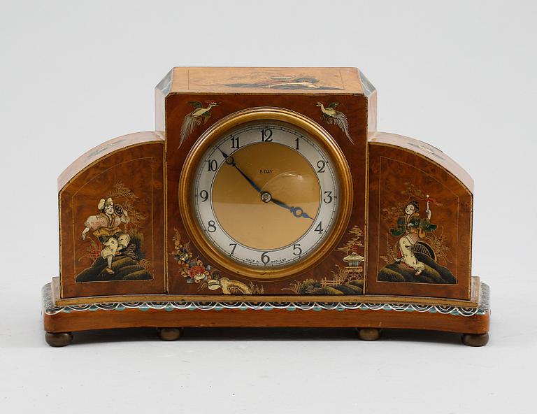 BORDSUR, Smiths English Clocks LTD, Crickelwood London, 1900-talets första hälft.