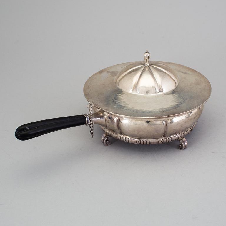 A matched pair of Swedish 20th century silver dishes and cover, mark of K Andersson, Stockholm 1917-1918.
