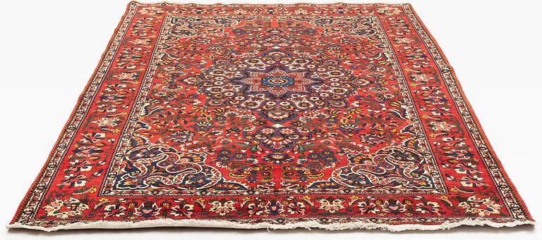 A semi-antique Chahar Mahal/Bakhtiari carpet, approximately 312 x 210 cm.