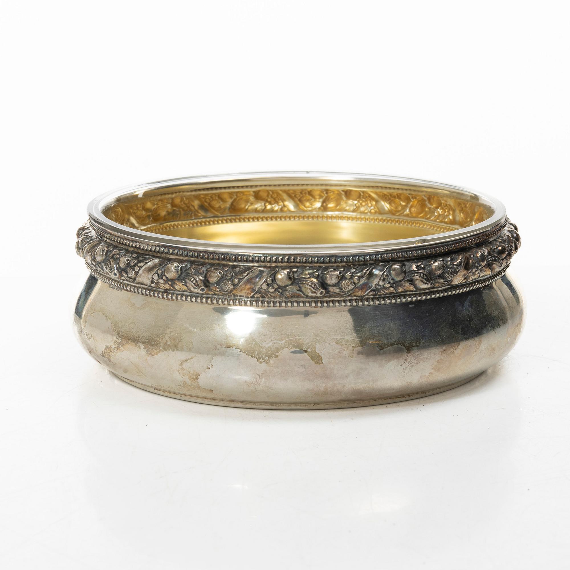 A silver and glass coaster, Samuel Pettersson, Norrköping, 1918.