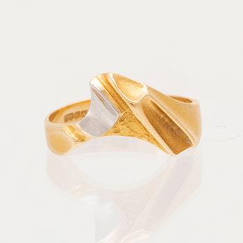 An 18K gold and platinum ring "Episode" by Björn Weckström for Lapponia 1988.