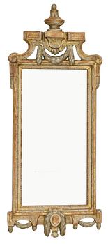 916. A Gustavian mirror.