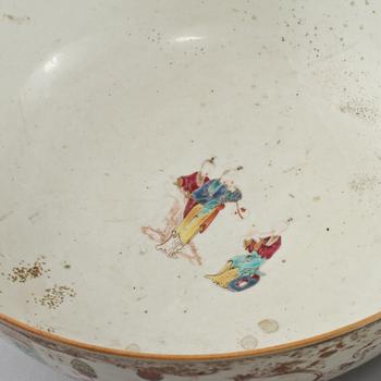 BÅLSKÅL, KANNA samt TALLRIKAR, 3 st, porslin, Kina, 1700-tal respektive 1800-tal.