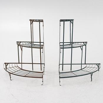 Blomstertrappor, 2 st, omkring 1900-talets mitt.