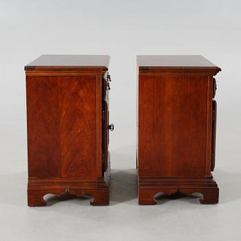 A pair of cabinet from American Drew Inc, from the latter half of the 20th century.