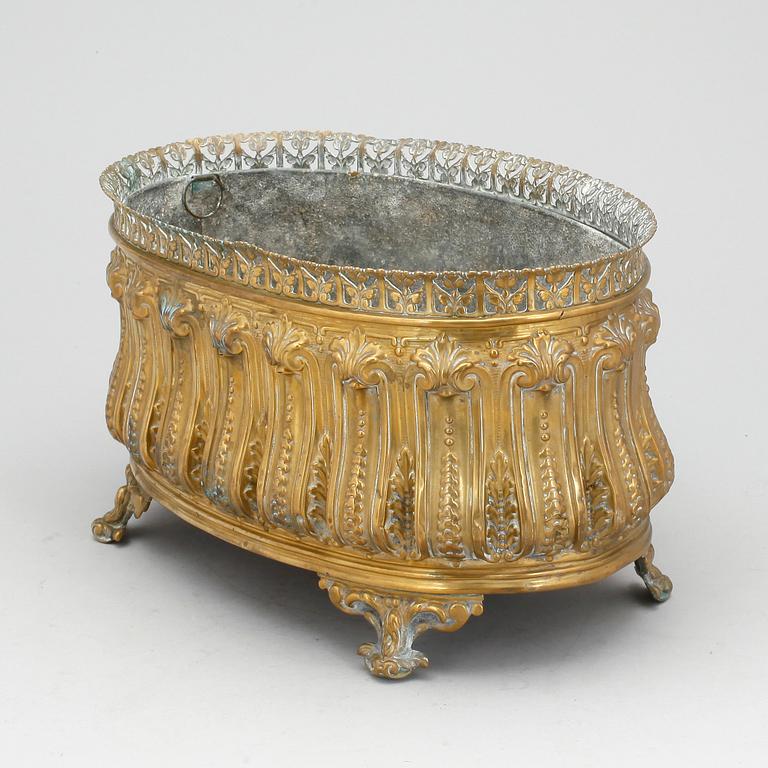 JARDINIERE, mässing, nygotik, 1800-talets mitt.