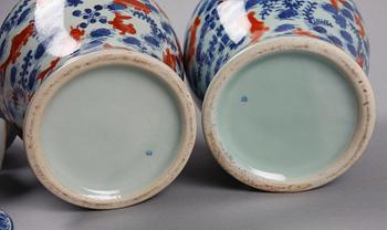 LOCKURNOR, 2 par, porslin, Kina, 1900-tal.