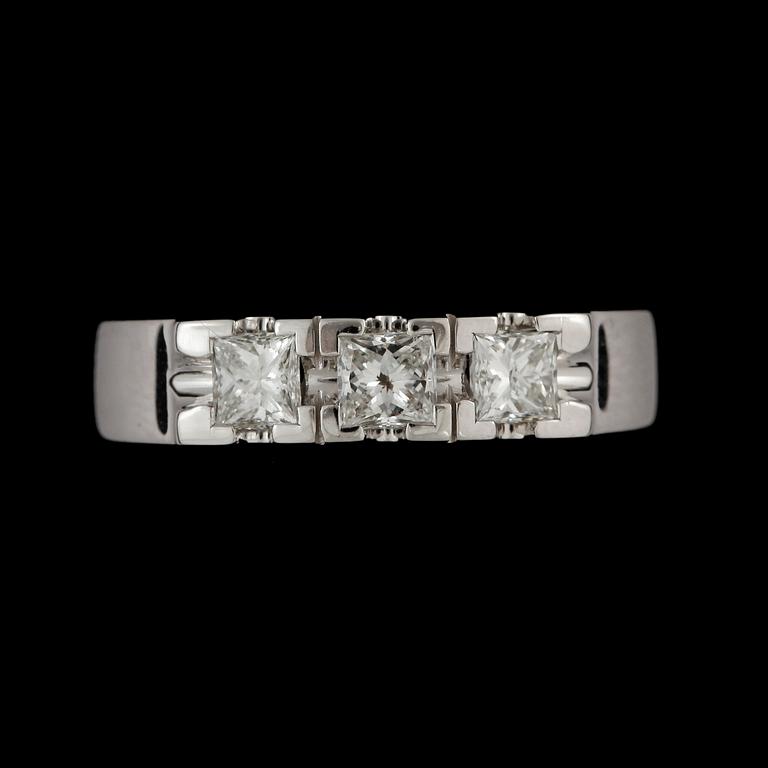 RING, 18k vitguld med briljantslipade diamanter tot ca0,63ct. Vikt 5g.