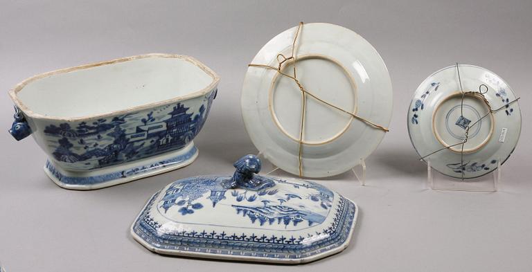 TERRIN samt TALLRIKAR 6 st, porslin, Kina. 1700/1800-tal.