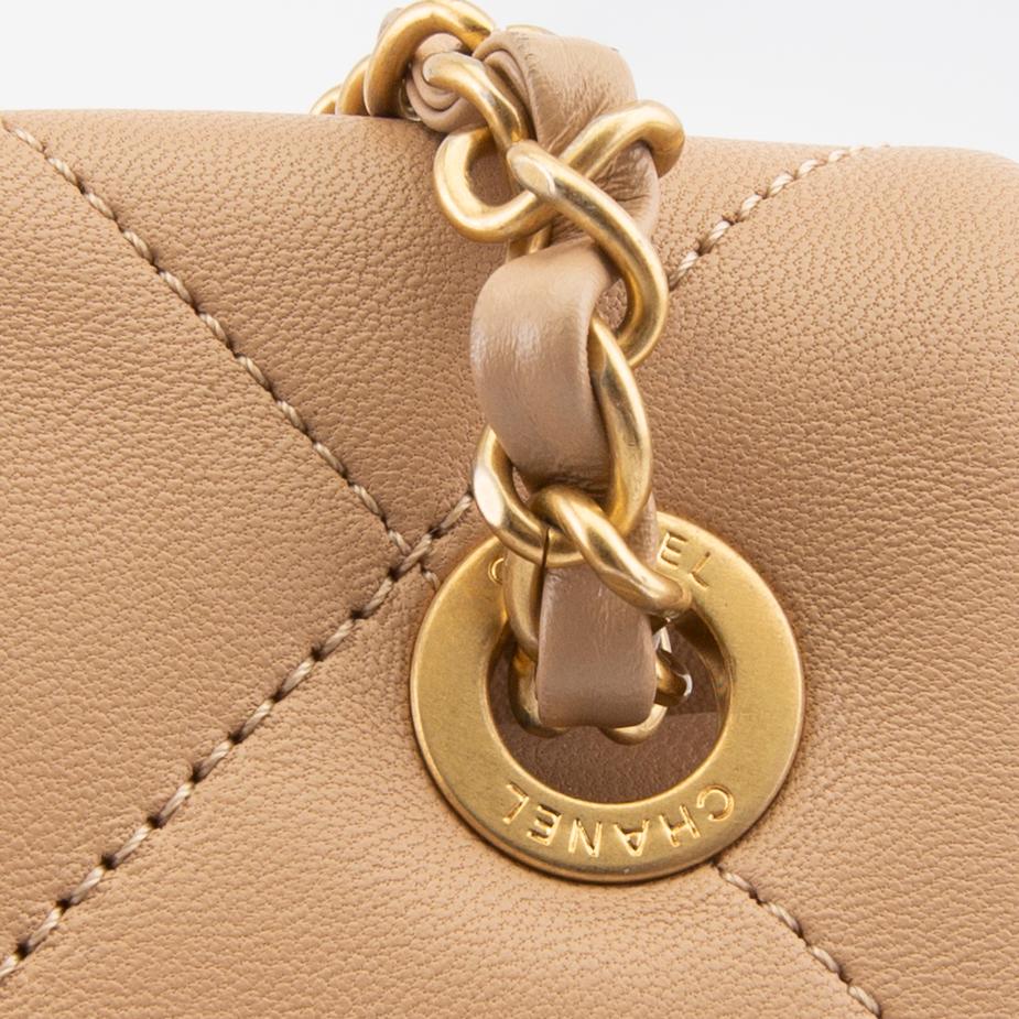 Chanel väska "A Real Catch Flap Bag Quilted Lambskin Medium".