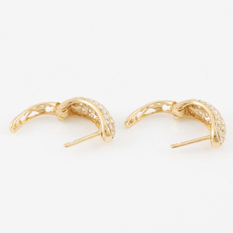 Earrings, hoops, 18K gold with brilliant-cut diamonds.