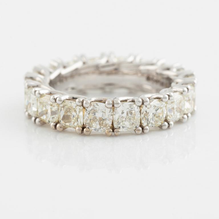 Cushion cut diamond eternity ring, totalt 6,02 ct.