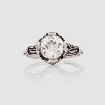 RING med gammalslipad diamant ca 1.75 ct, kvalitet ca K-L/VS. Tidigt 1900-tal.