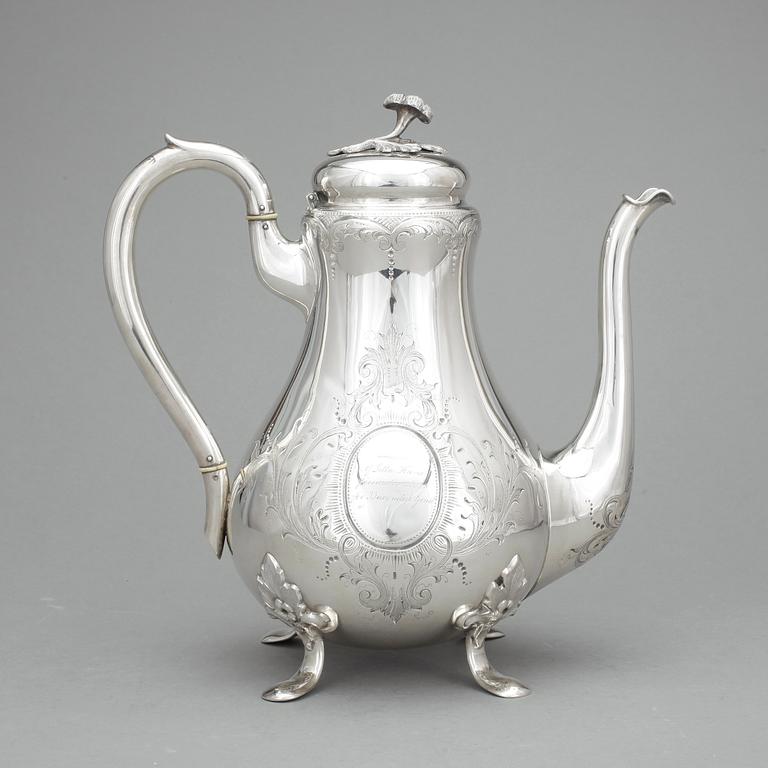 KAFFEKANNA, silver, nyrokoko, Johan Petter Hasselgren, Lund 1876. Vikt ca 688 gram.