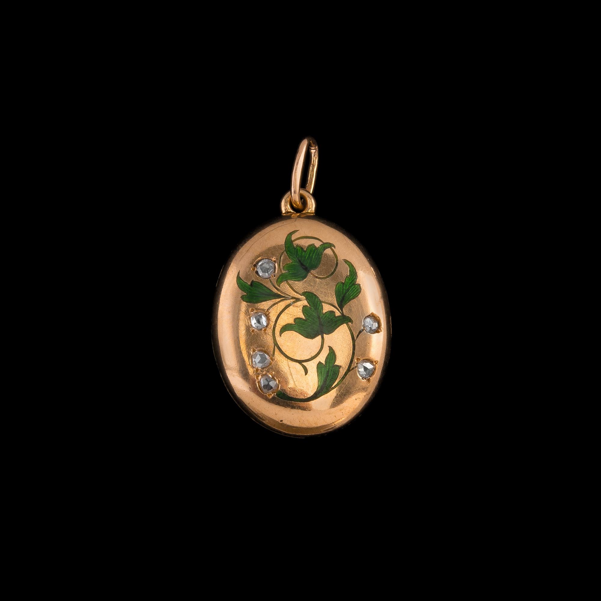 MEDALJONKI, 56 kultaa, ruusuhiontaisia timantteja n. 0.10 ct, emalia. Pietari 18/1900 l. Paino 7,8 g.