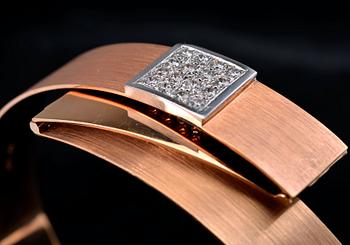 ARMBAND, briljantslipade diamanter ca 0.48 ct. 18K rött guld. Vikt 30 g.