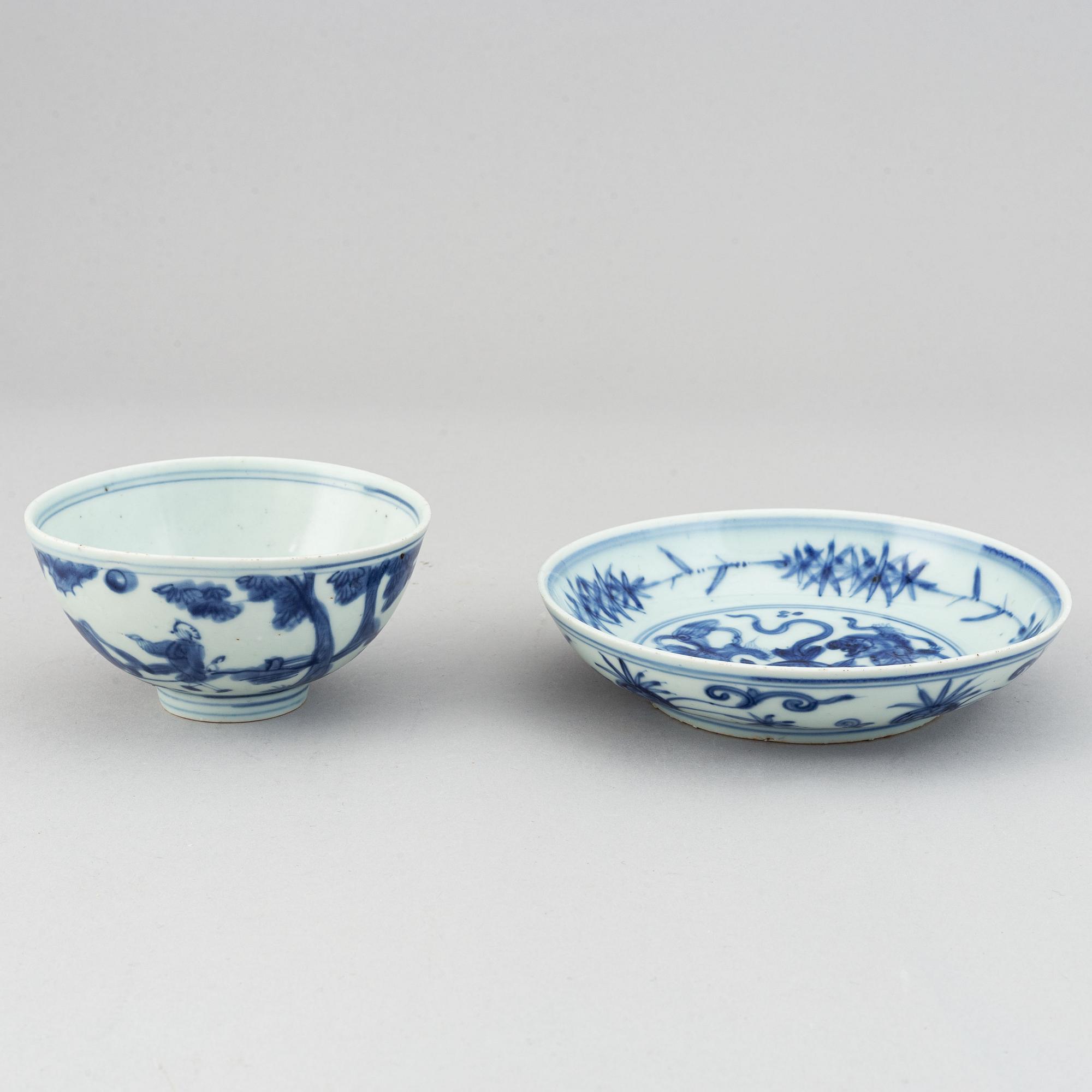 A blue and white dish and bowl, Ming dynasty (1368-1644).