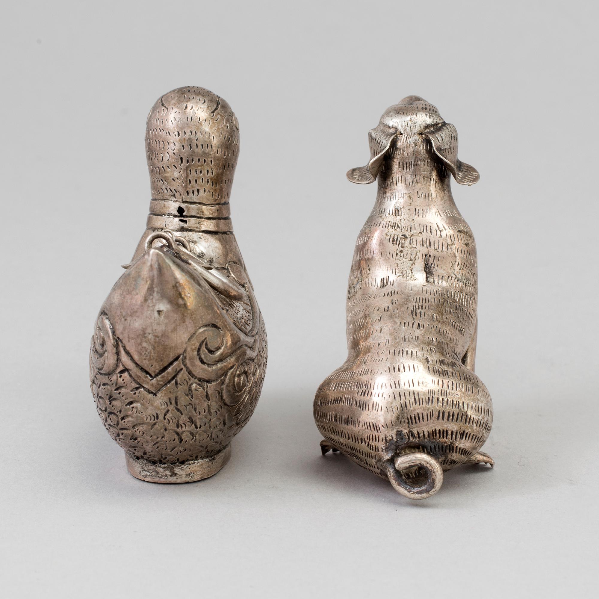 FIGURINER, två stycken, låghaltigt silver. Kina, 1900-tal.