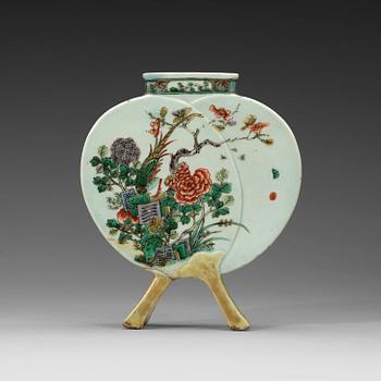 288. A famille verte vase, Qing dynasty, 19th century.