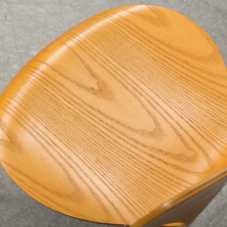 ARNE JACOBSEN, a pair of 'Series 7' chairs from Fritz Hansen, Denmark 1999.