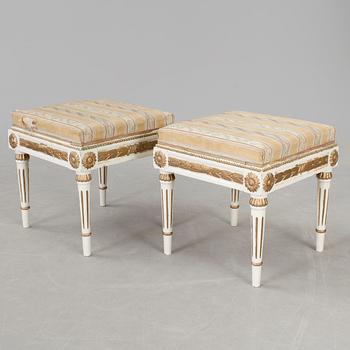 TABURETTER, ett par, gustaviansk stil, 1900-talets början.