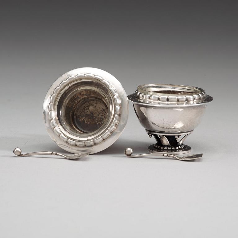 GEORG JENSEN, saltkar, ett par med saltskedar, Köpenhamn 1920-33.