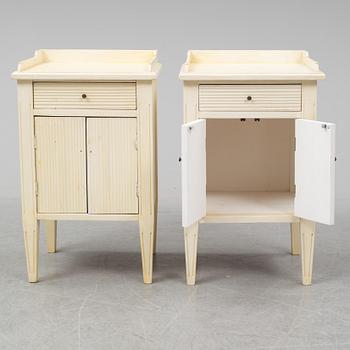 POTTSKÅP, ett par, gustaviansk stil, 1900-talets slut.