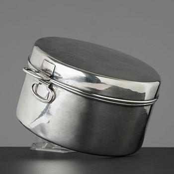 A 19th century saucepan with lid.