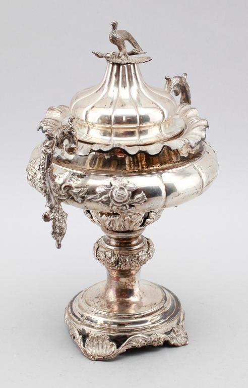 STRÖSOCKERSKÅL, silver, Gustaf Möllenborg, Stockholm 1842. Vikt ca 825 gram.