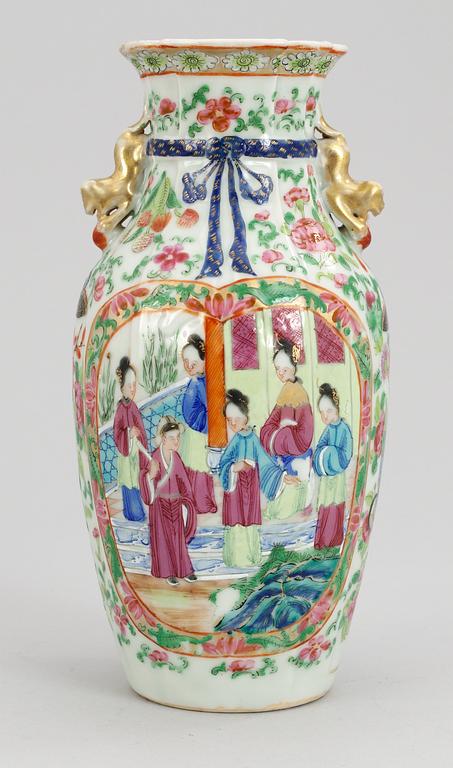 A Canton famille rose vase, Qing dynasty, 19th Century.