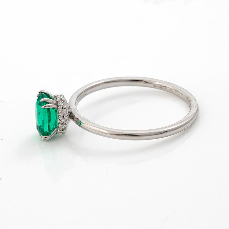 Ring 14K white gold with synthetic emerald and brilliant-cut diamonds.