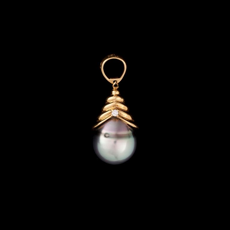 HÄNGE, 18K guld, pärla, diamant. Vikt ca 3,7 g.