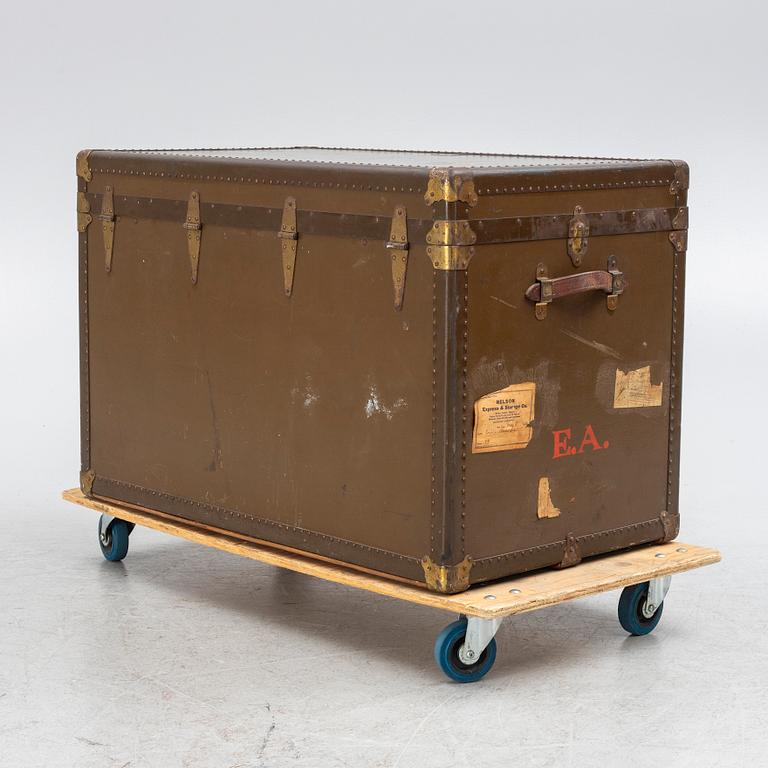 A suitcase, The Oshkosh Trunk, Company, Wisconsin, USA, early 20th Century.