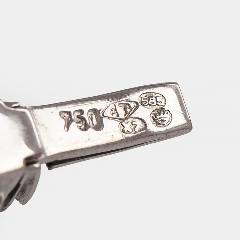 Armband, 14K vitguld med briljantslipade diamanter, Importstämplad A. Tillander 1975.