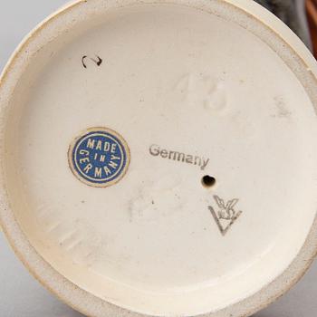 FIGURINER, 3 st, porslin, MJ Hummel, W. Goebel Porzellanfabrik, Tyskland.