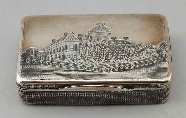 DOSA, silver, nielloarbete, Ryssland 1878. Vikt ca 106 gram.