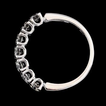 RING, 18K vitguld, briljantslipade diamanter tot ca 1.17 ct. Vikt ca 4 g.