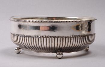 SKÅL MED GLASINSATS, silver, svenska importstämplar, 1900-talets första hälft.