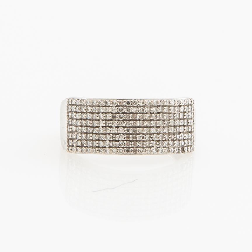Ring, 18k white gold with octagon-cut diamonds.