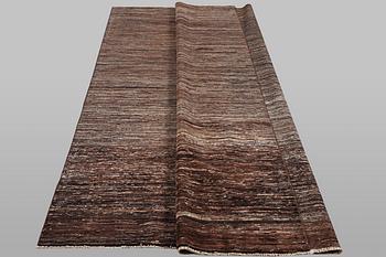 Matta, Gabbeh, ca. 292 x 250 cm.