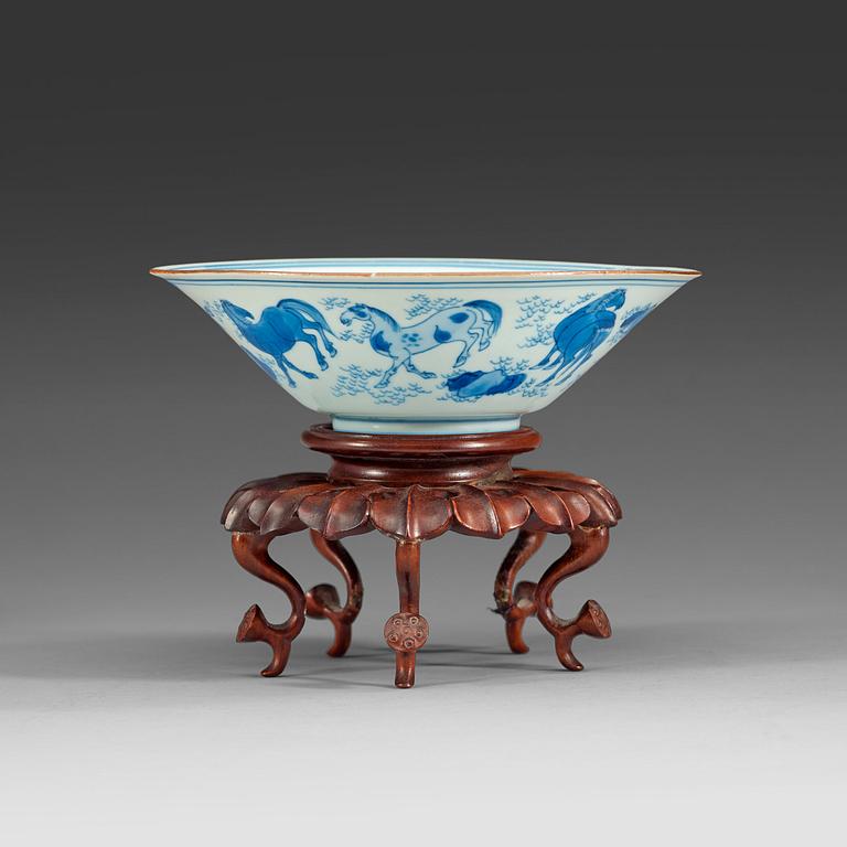 A blue and white Transitional bowl, 17th century.